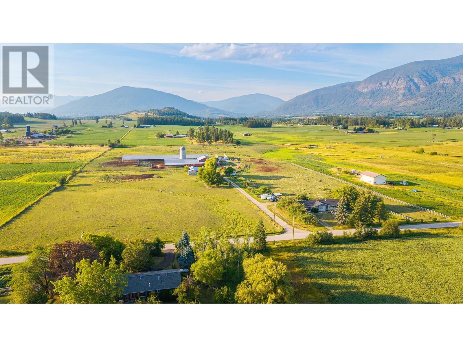 Photo de la propriété:  2516 20th Street  BC V0B 1G2 