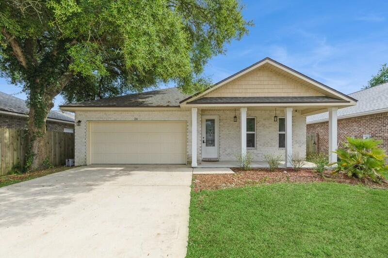 Property Photo: 26 10th Avenue FL 32579