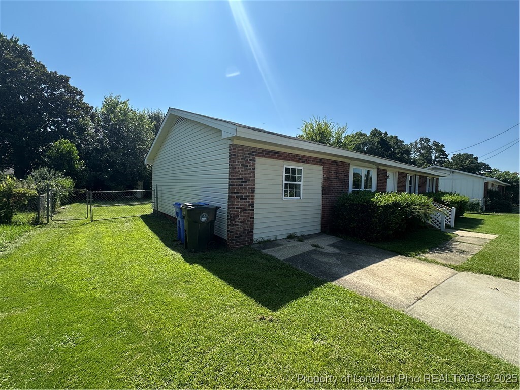 Property Photo:  629 Glensford Drive  NC 28314 