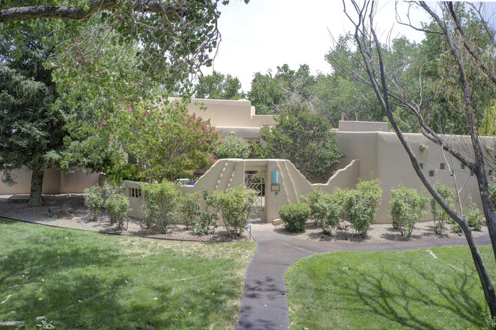 5800 Tinnin Road NW  Los Ranchos NM 87107 photo