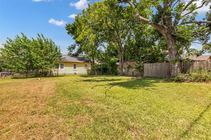 Property Photo:  1115 Bigelow Street  TX 77009 
