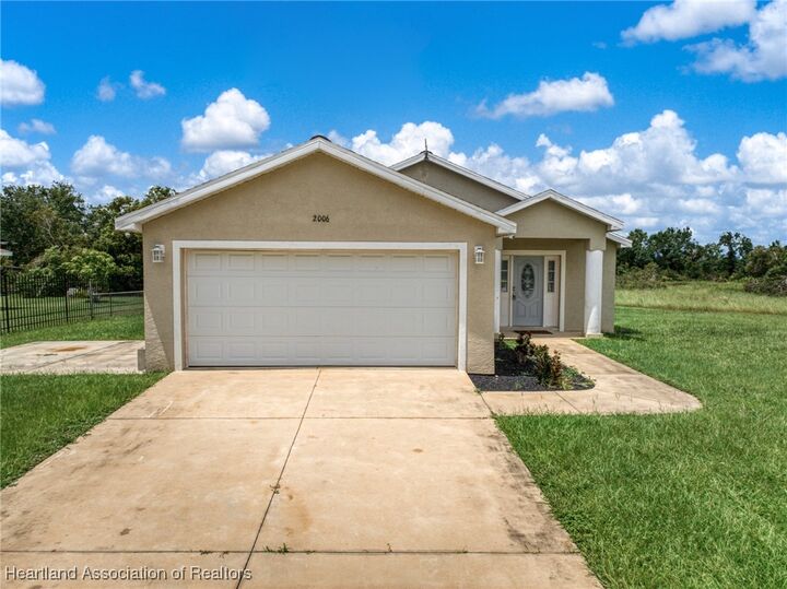 Property Photo:  2006 W Royalton Road  FL 33825 