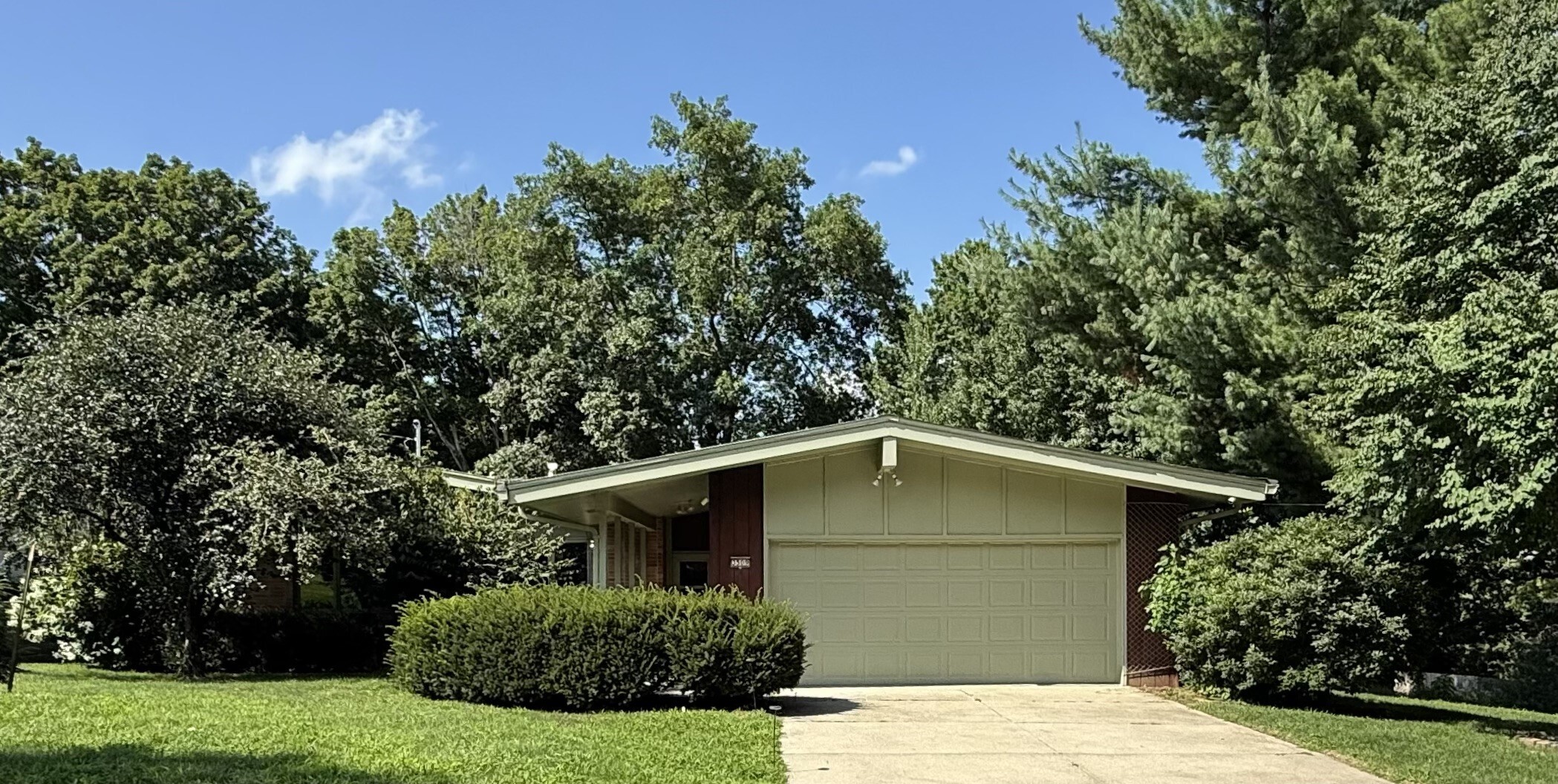 Property Photo: 3509 Caulder Avenue IA 50321