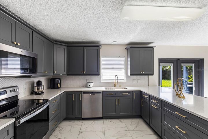 Property Photo: 111 Wheatfield Circle FL 32771