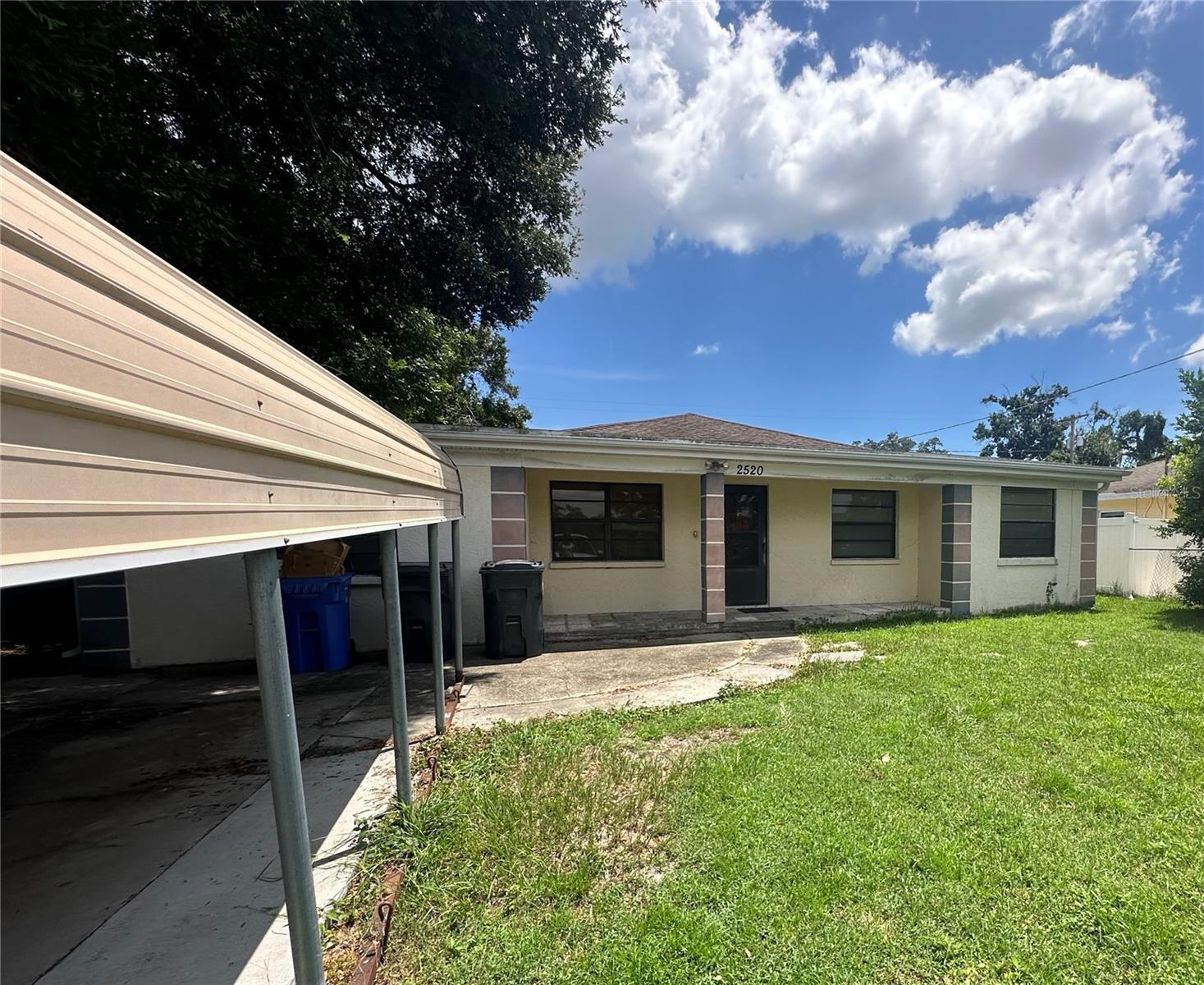 Property Photo:  2520 W Knollwood Street  FL 33614 