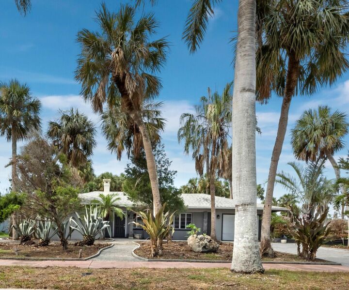153 N Adams Drive  Sarasota FL 34236 photo
