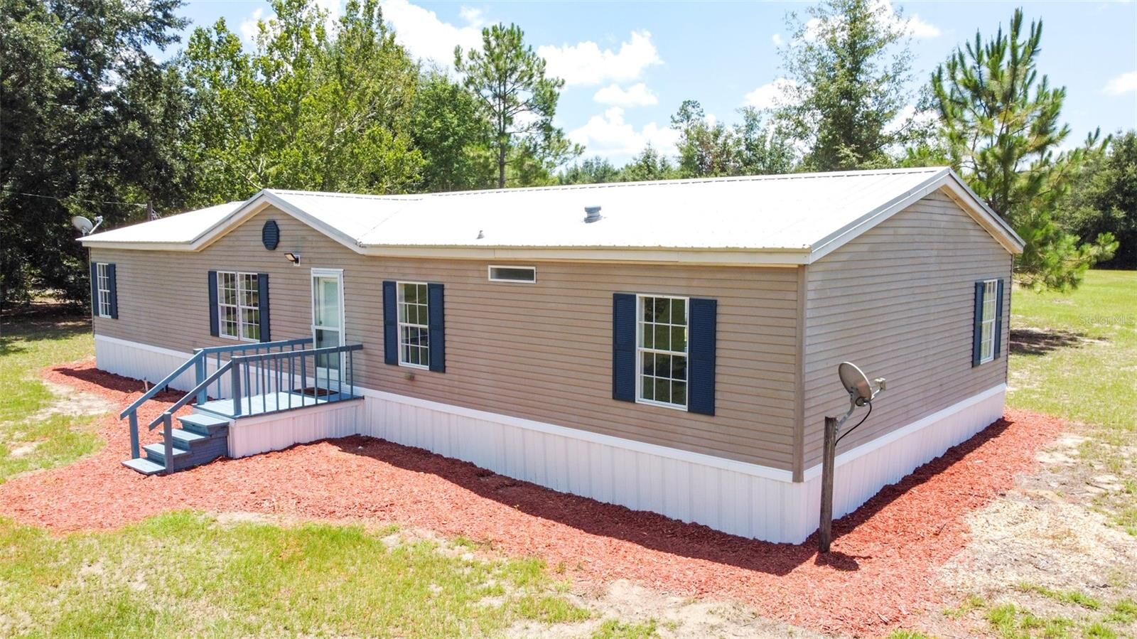 Property Photo: 27913 SW 114th Place FL 32669