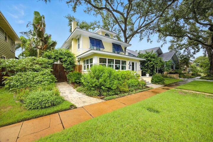 Property Photo: 221 13th Avenue NE FL 33701