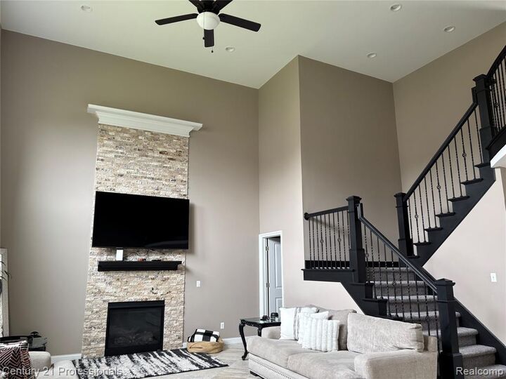 Property Photo:  55667 Lochmoor Drive  MI 48316 6336