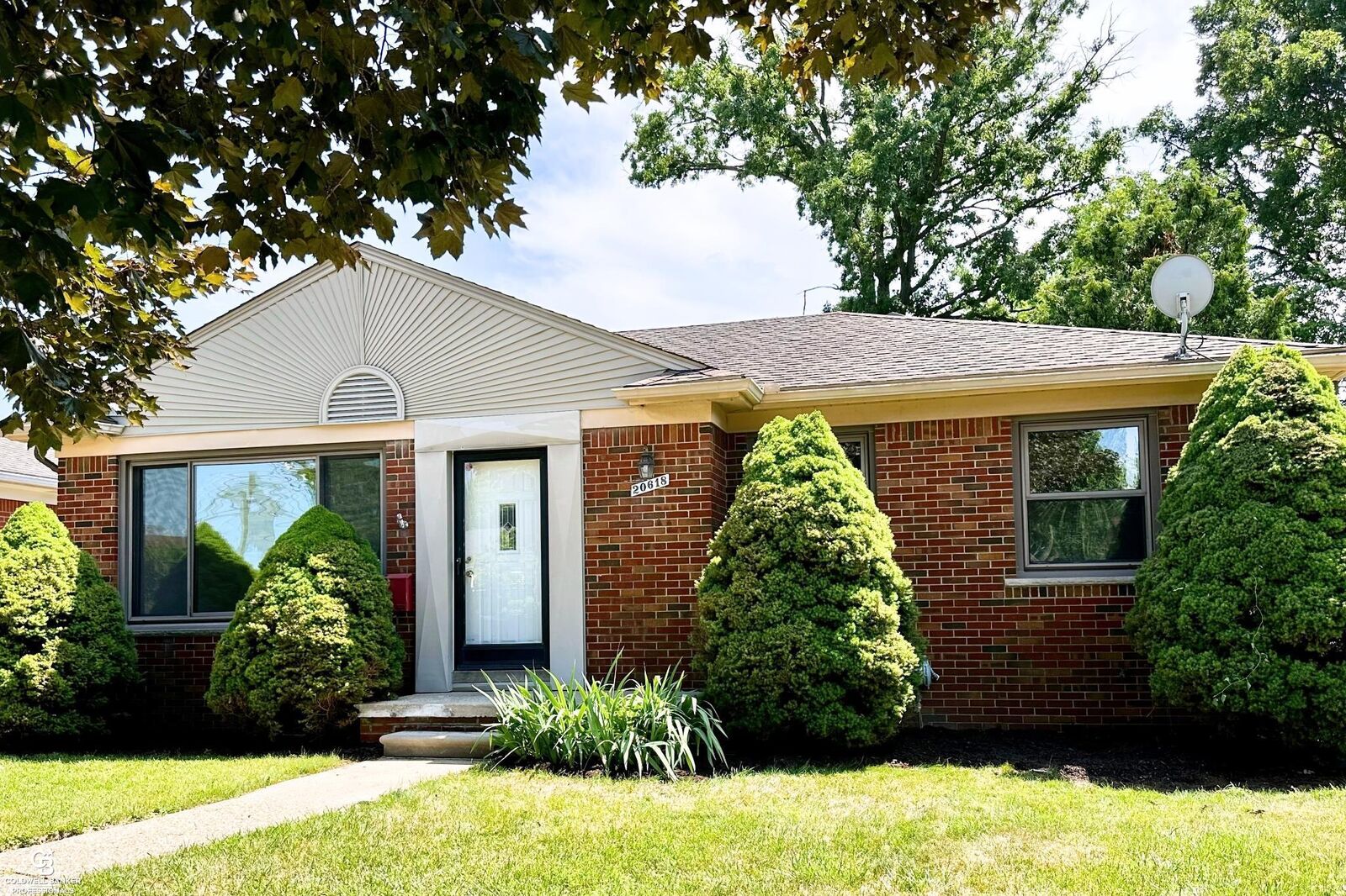 Property Photo:  20618 Sunnyside Street  MI 48080 
