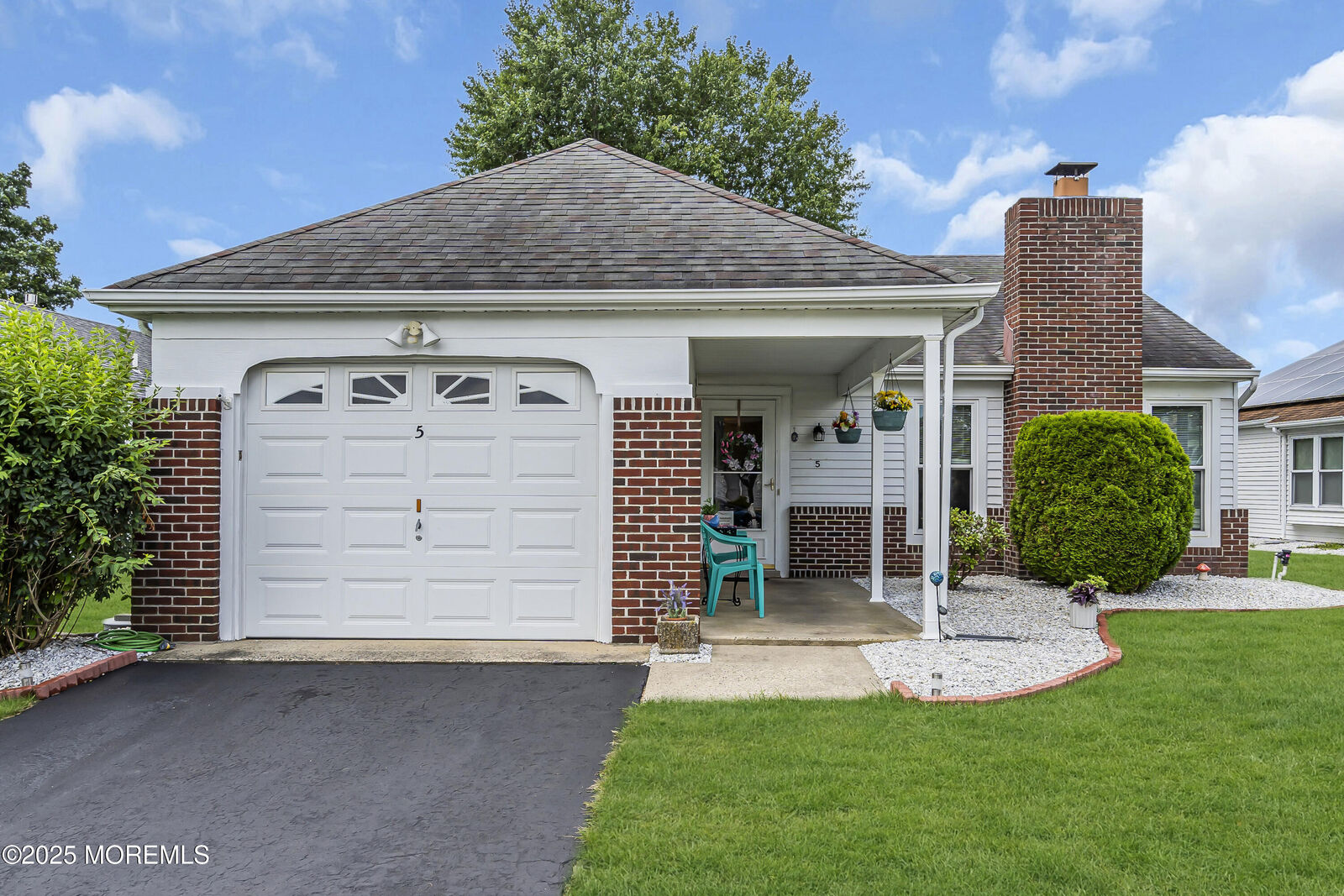 Property Photo:  5 Oakham Row  NJ 08759 