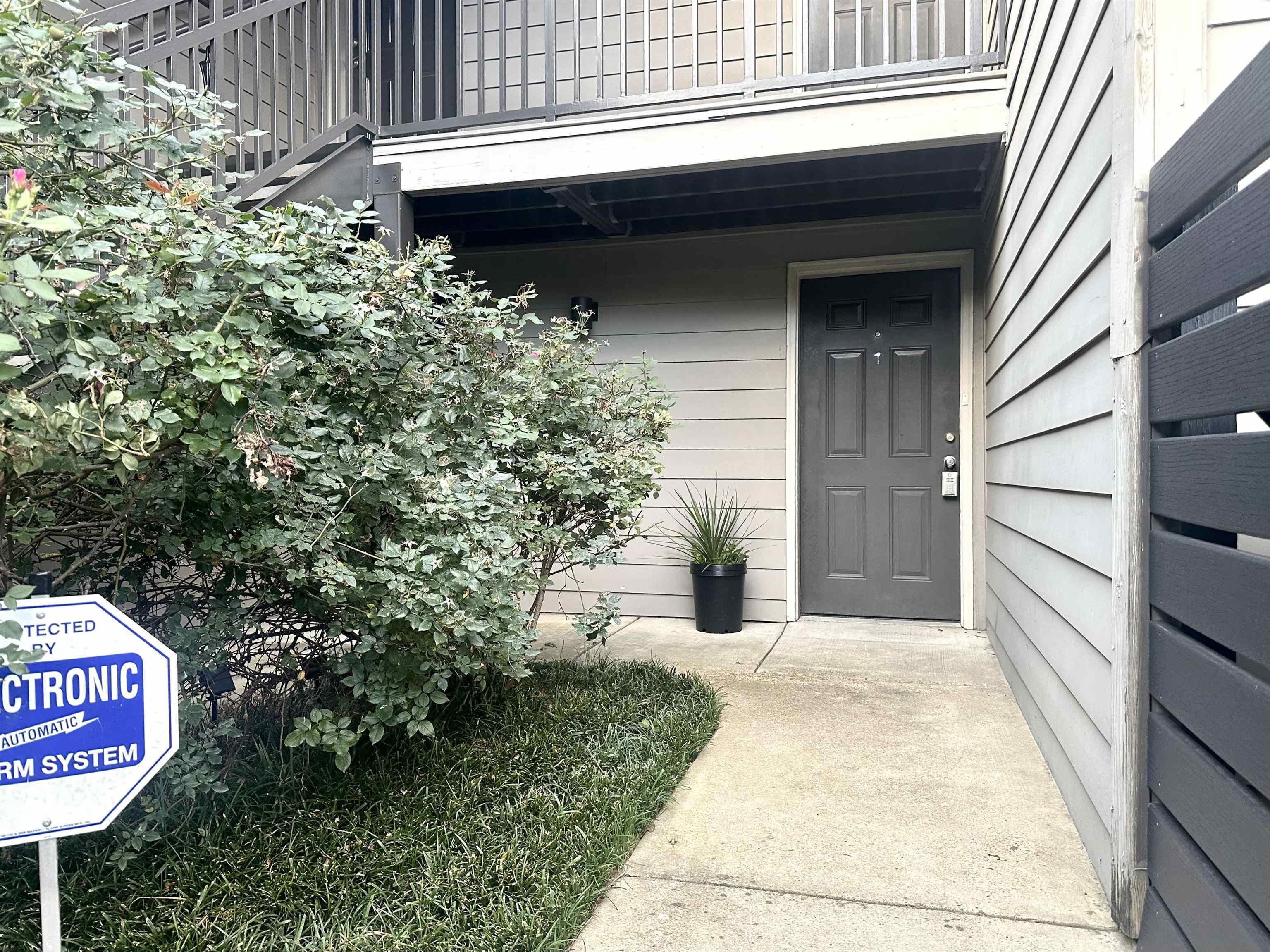 Property Photo: 1826 Crossflower Cv 91 TN 38138