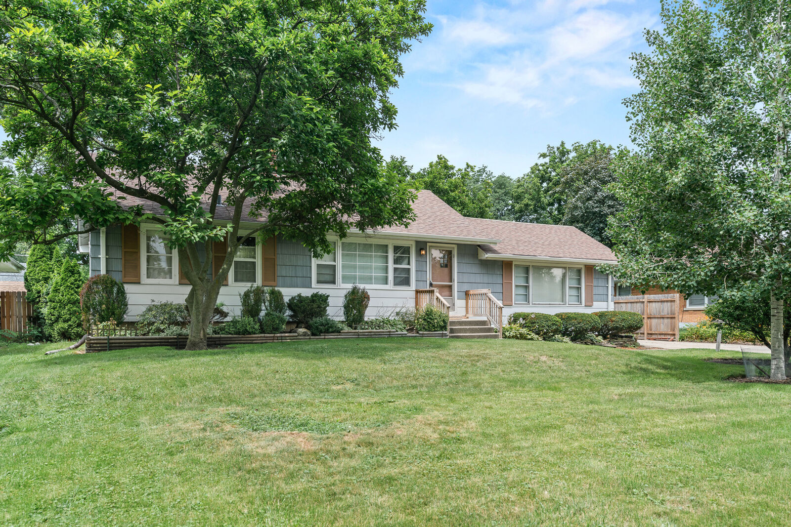 Property Photo: 216 S Michigan Avenue IL 60101