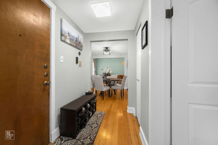 Property Photo:  853 W Carmen Avenue 2D  IL 60640 