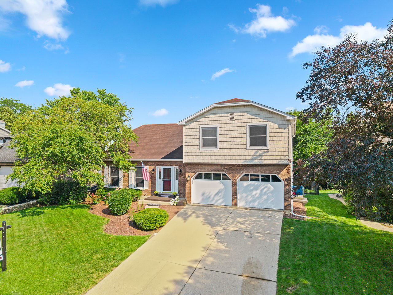 Property Photo:  140 Amherst Drive  IL 60103