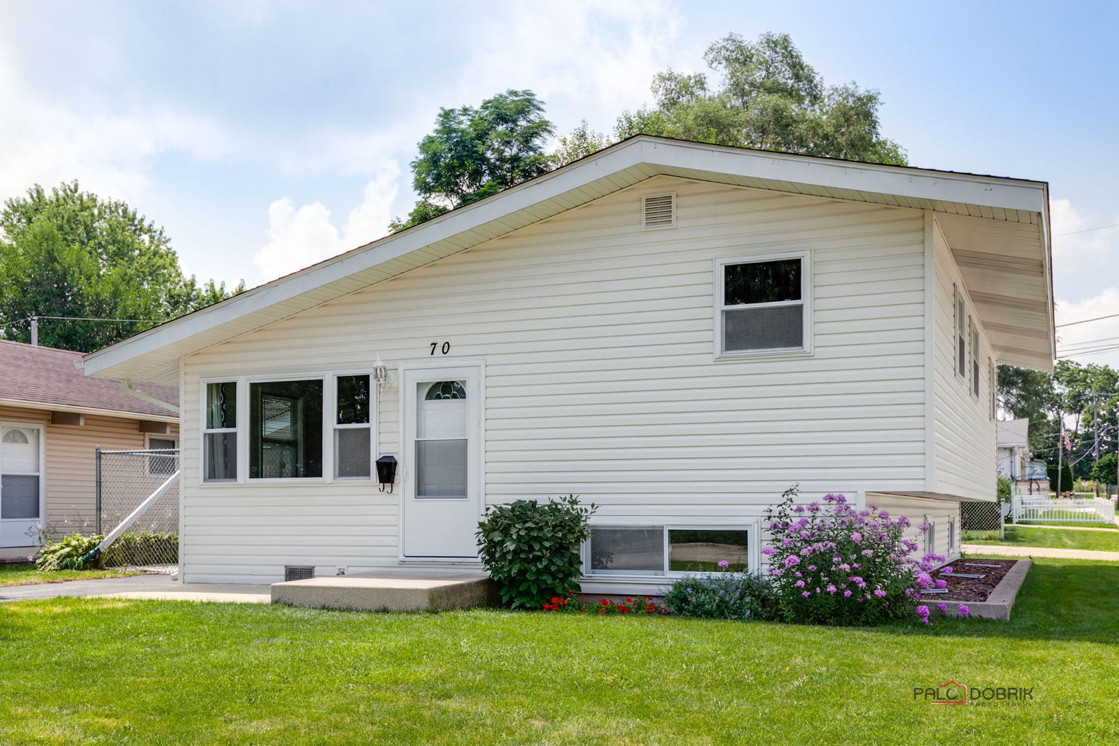 Property Photo: 70 N Ridgemoor Avenue IL 60060