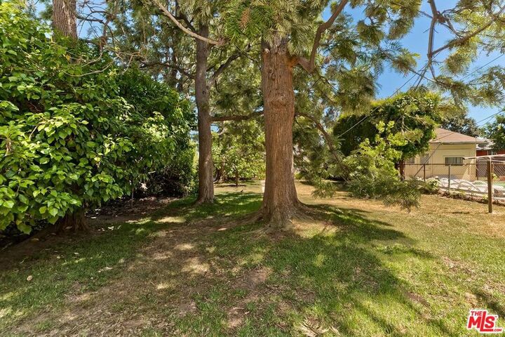 Property Photo:  10845 Woodbine Street  CA 90034 