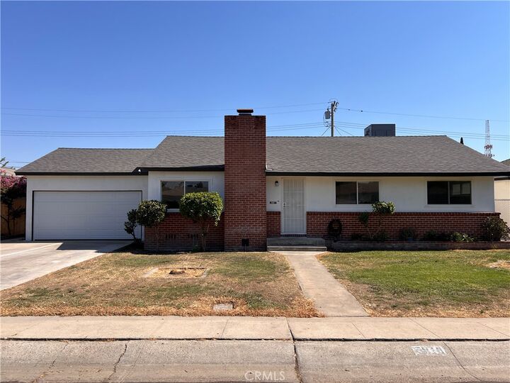 2419 W Harvard Avenue  Visalia CA 93277 photo