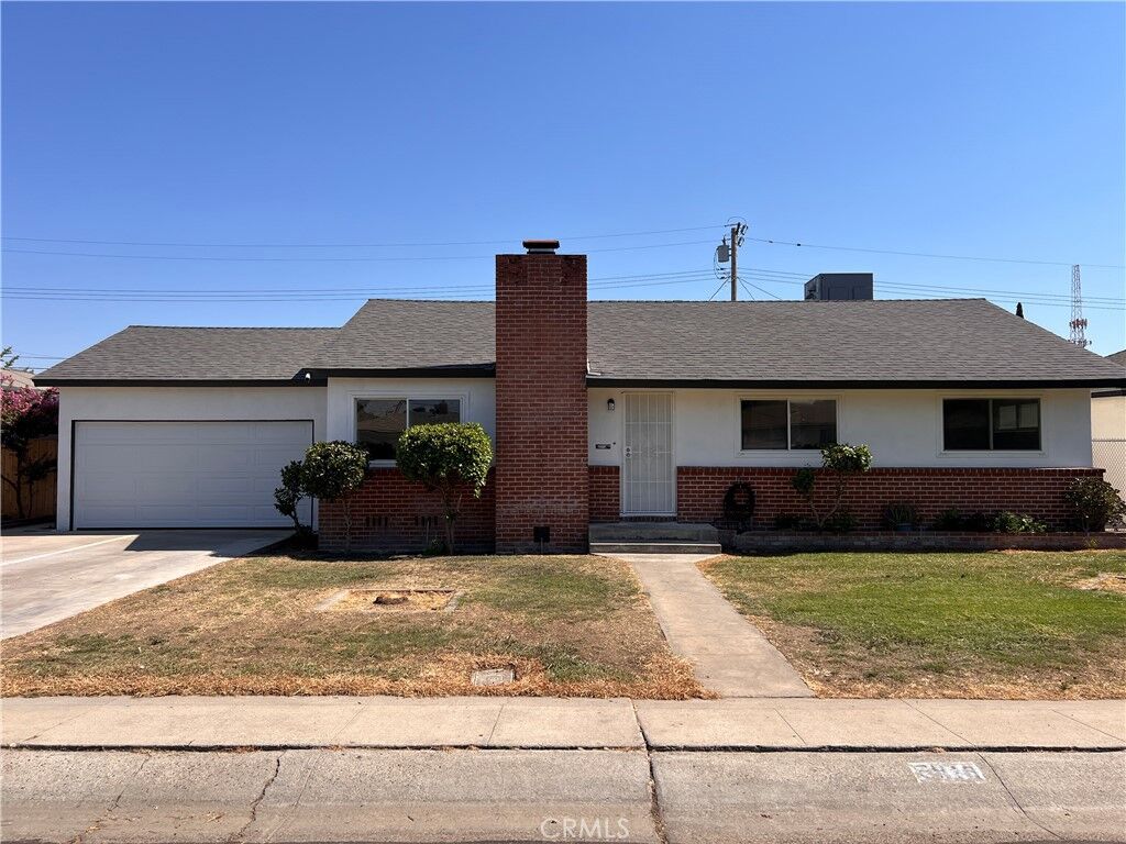 Property Photo:  2419 W Harvard Avenue  CA 93277 