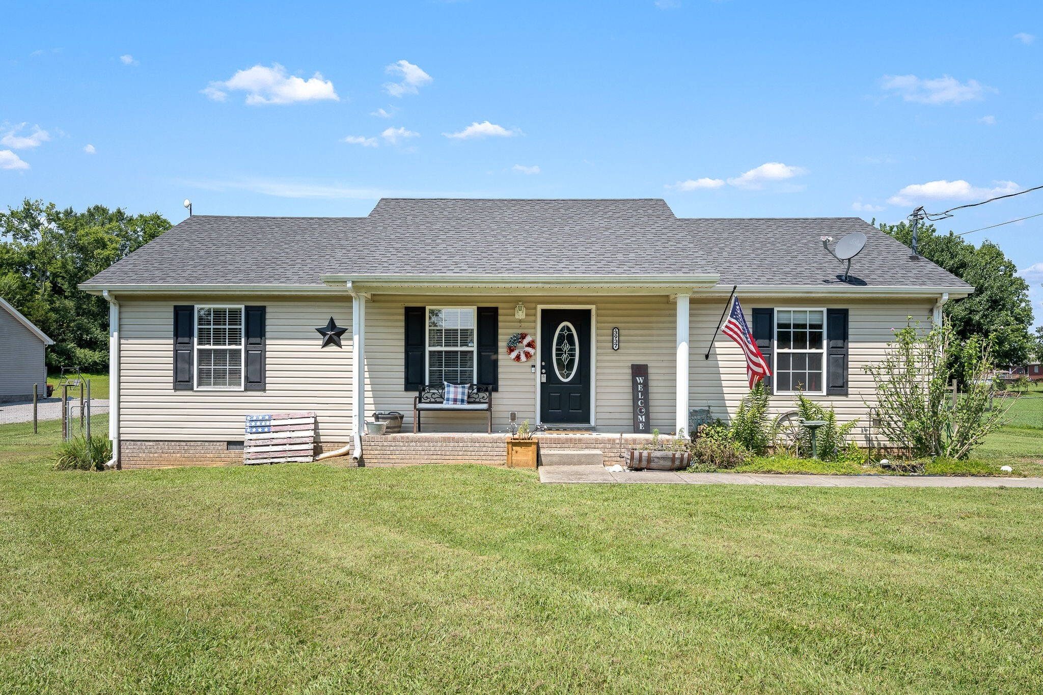 Property Photo: 3937 Honeysuckle Way TN 37034