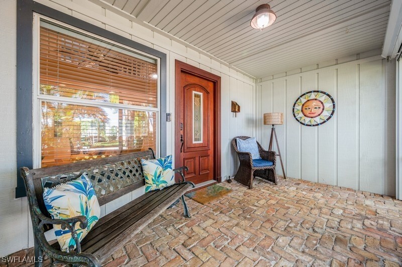 Property Photo: 1154 Vernon Place FL 34145