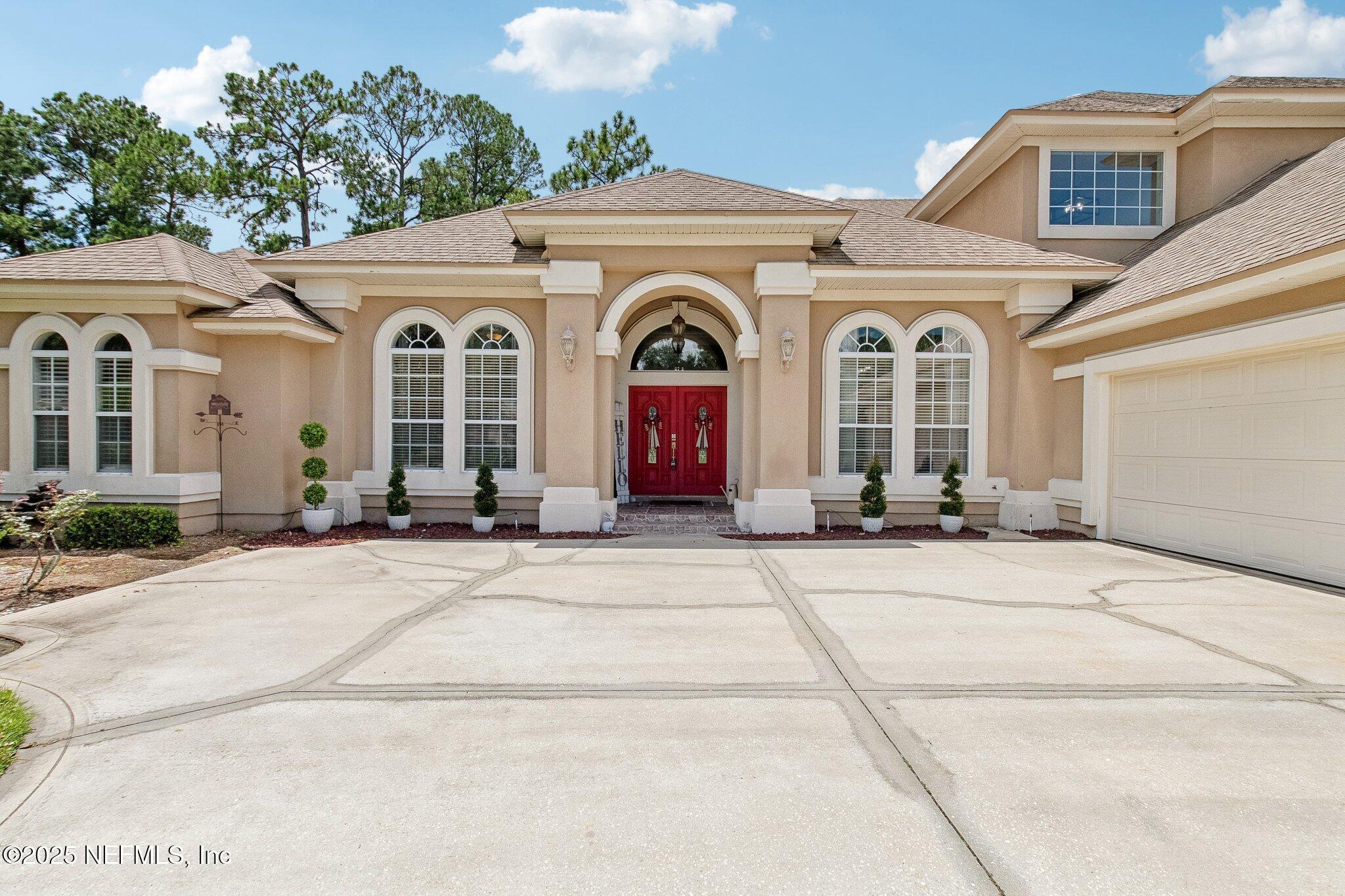 Property Photo: 1677 Pebble Beach Boulevard FL 32043