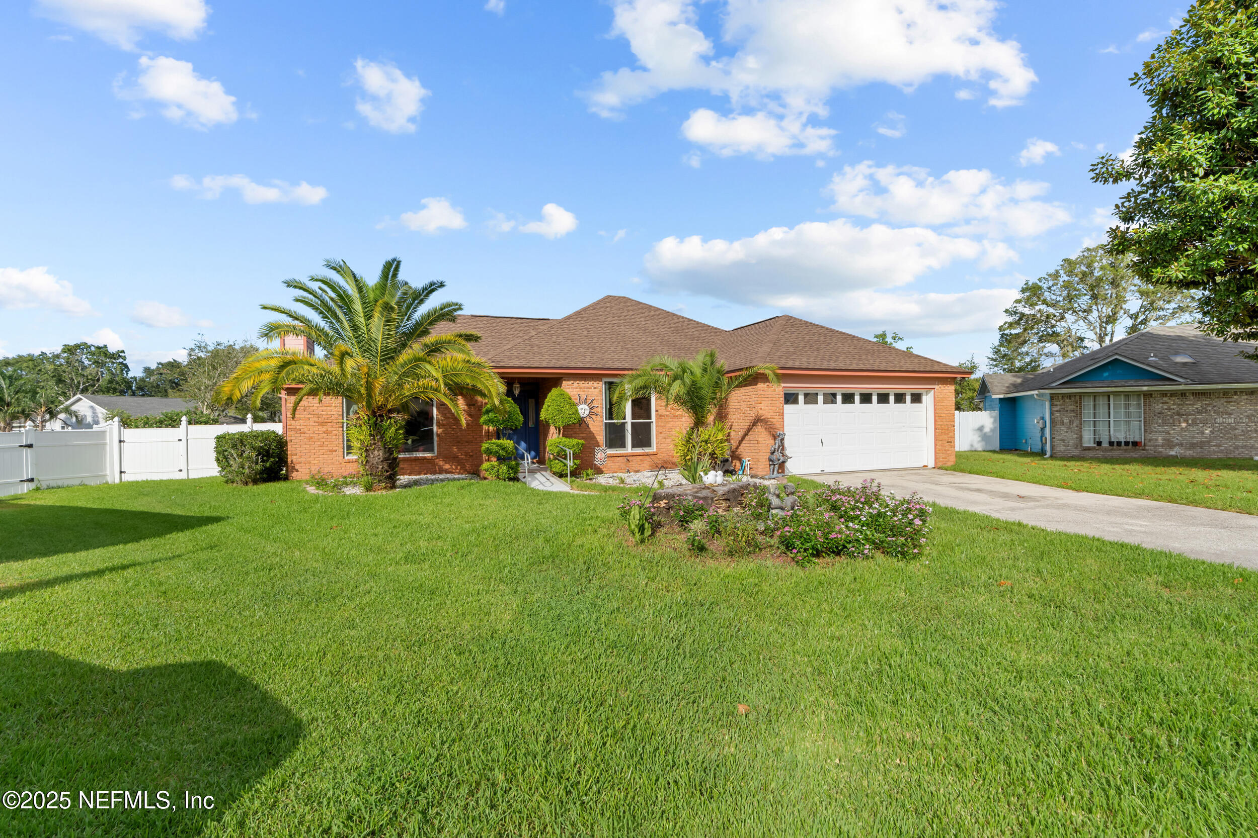 Property Photo: 2624 Sharpsburg Court FL 32068