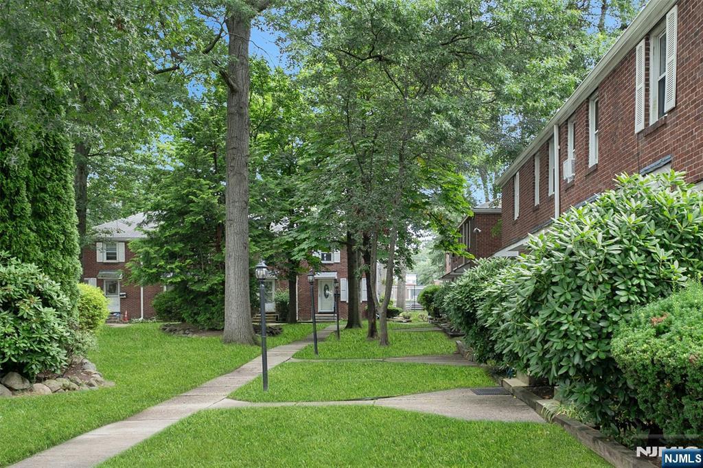 Property Photo:  130 Glenbrook Parkway 10D  NJ 07631 