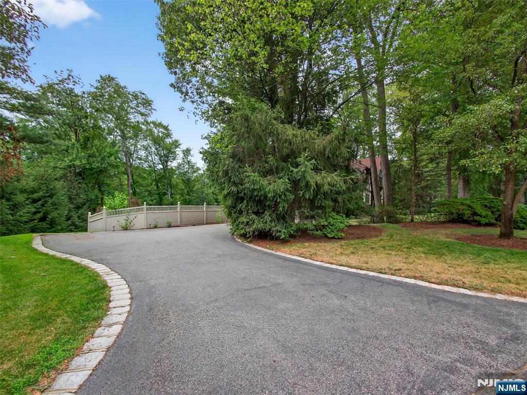 Property Photo: 483 Old Post Road NJ 07481