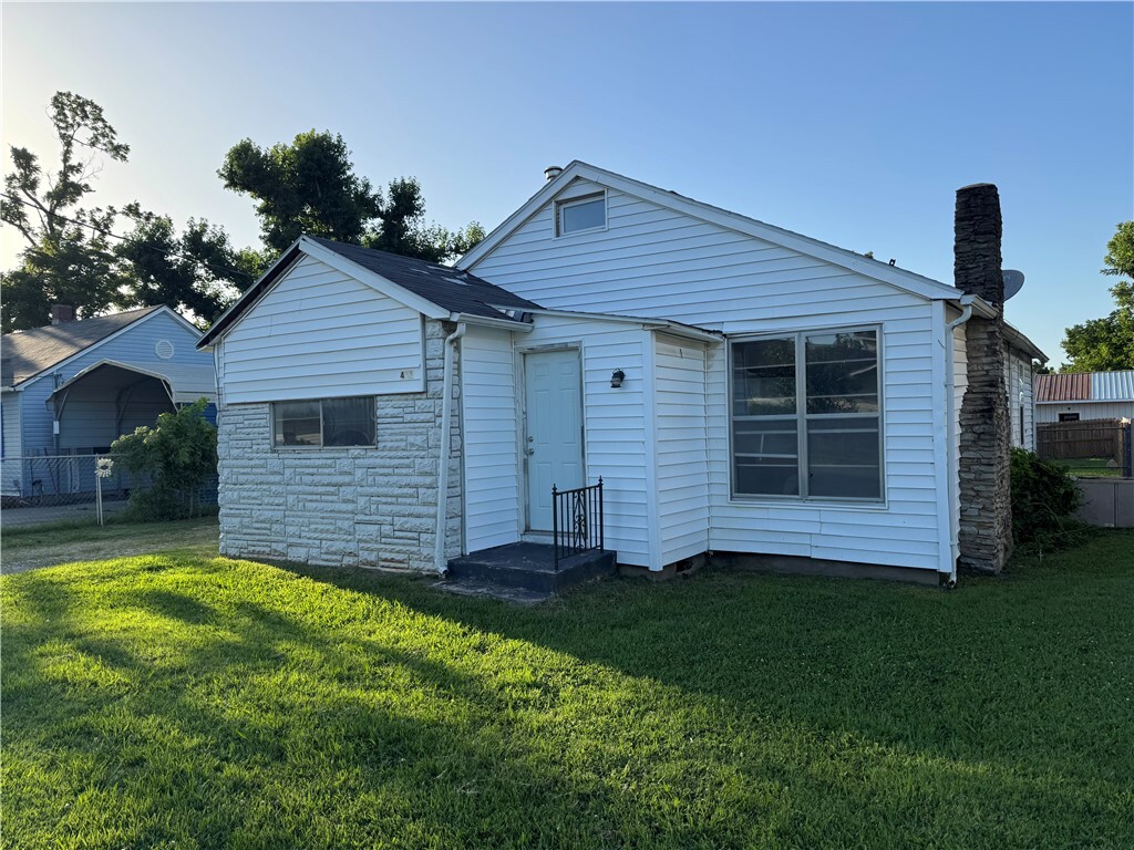 Property Photo: 411 Persimmon Street AR 72756