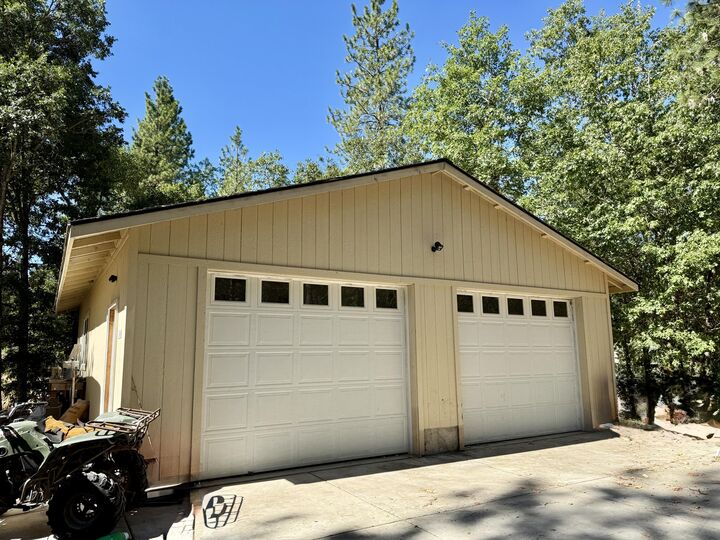 Property Photo:  3041 Helgeson Lane  OR 97527 