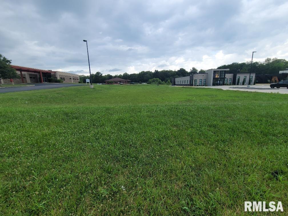 3128 Veterans Memorial Drive  Mt Vernon IL 62864 photo