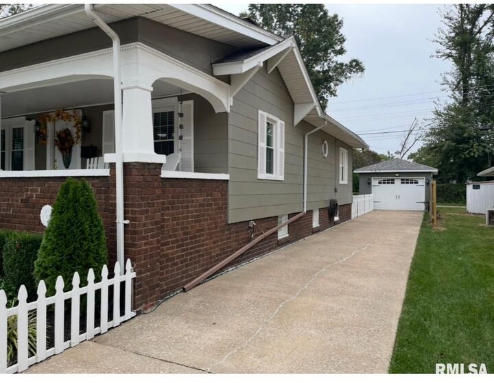 Property Photo:  2139 Herbert Street  IL 62966 