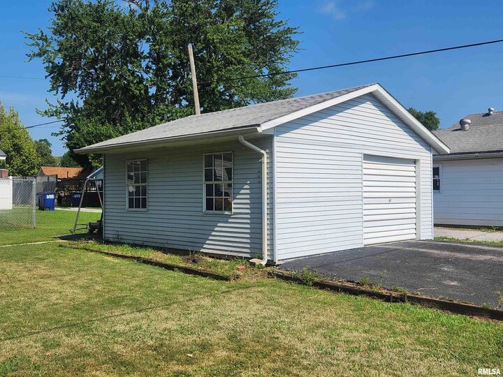 Property Photo:  701 Taffee Street  IL 62274 