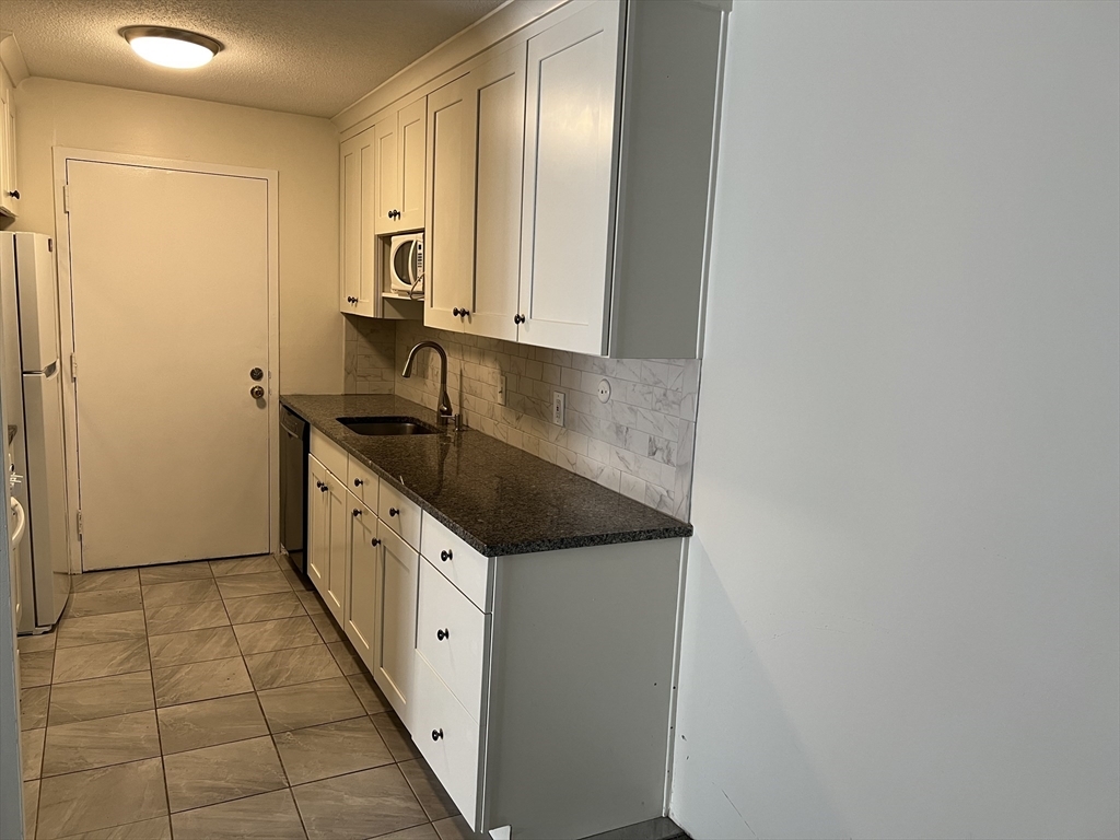 Property Photo:  14 Village Way 14  MA 01760 