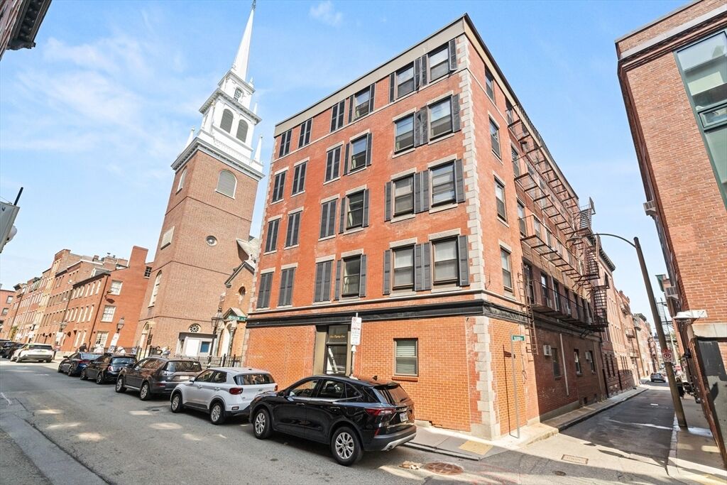 Property Photo:  181 Salem Street 18F  MA 02113 