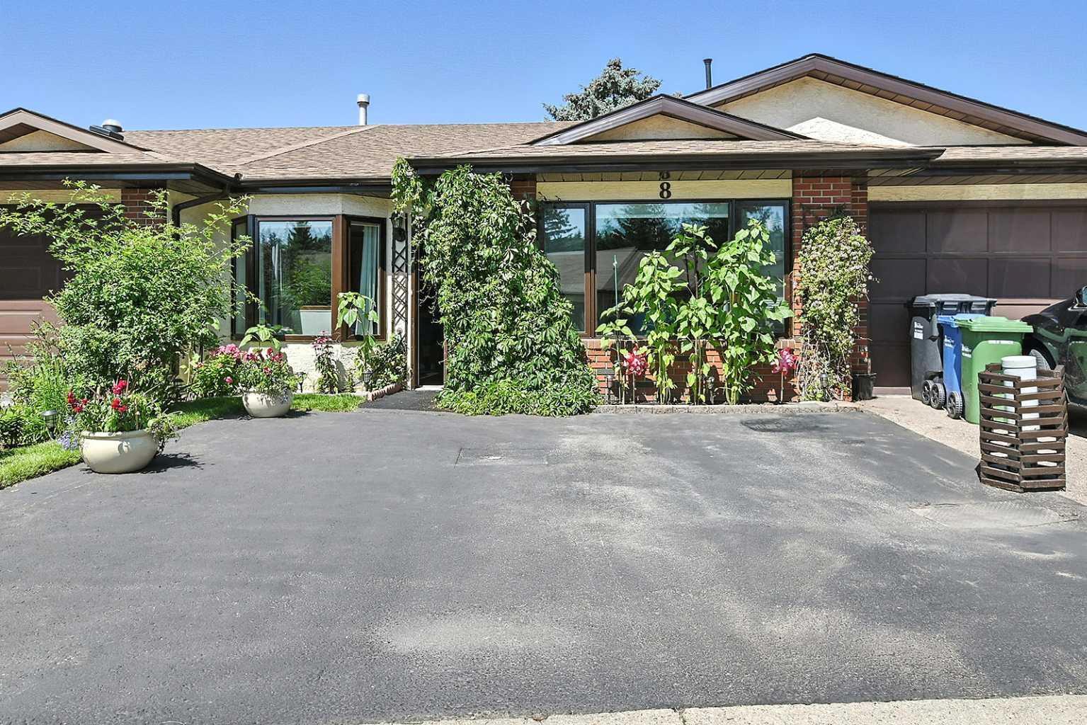 Property Photo:  4240 46A Avenuecrescent 8  AB T4N 6T9 