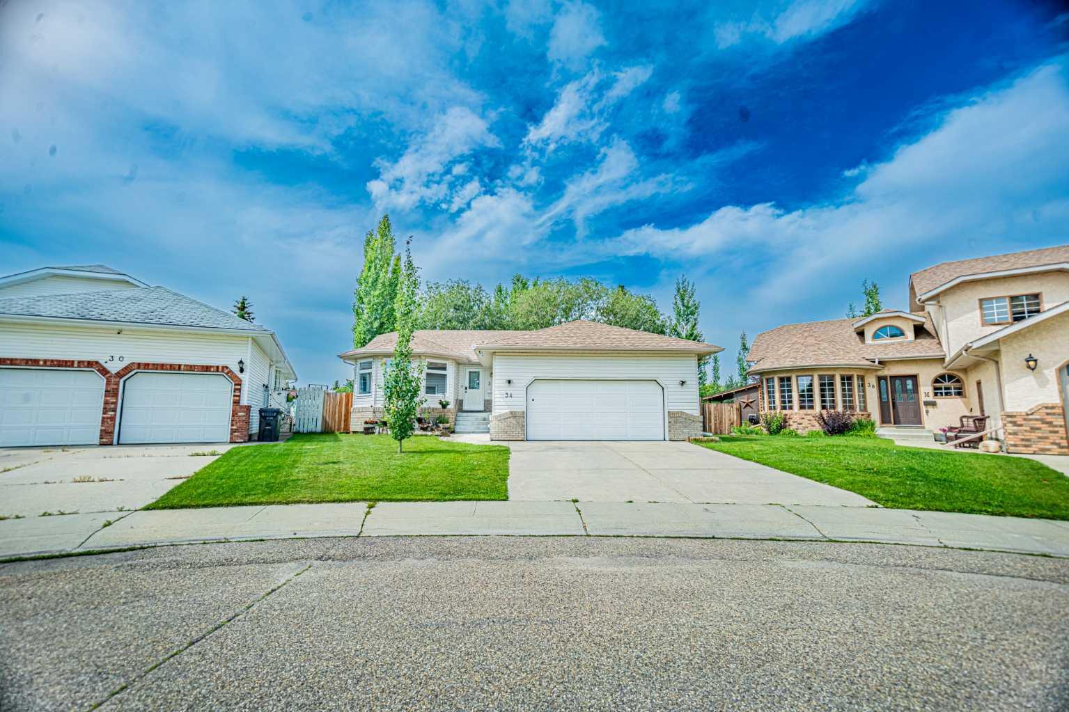 Property Photo:  34 Denmark Crescent  AB T4R 2K4 