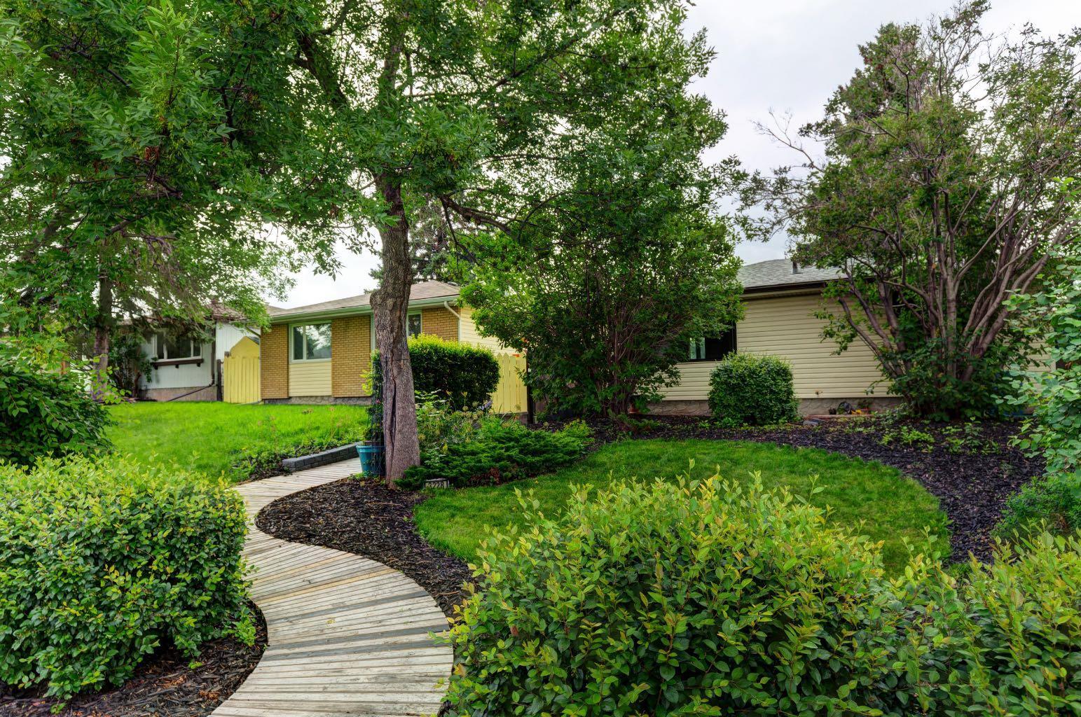 3228 31A Avenue SE  Calgary AB T2B 0H9 photo