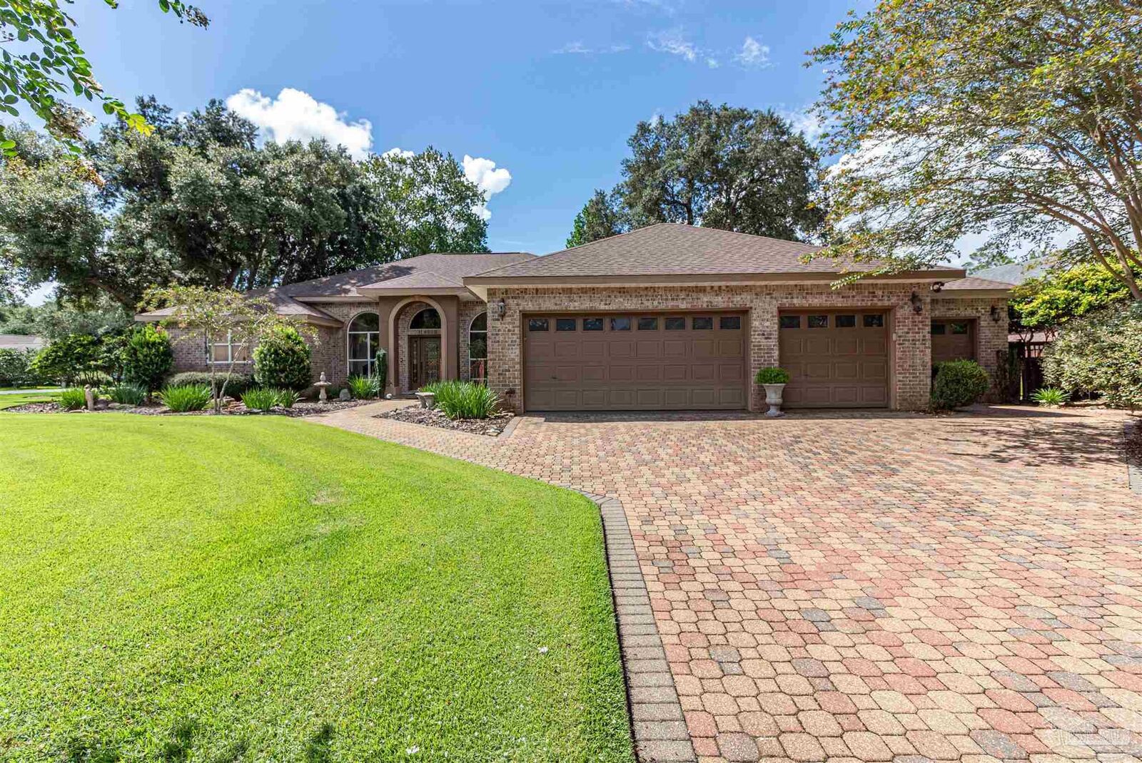 Property Photo: 6955 Turnberry Cir FL 32566