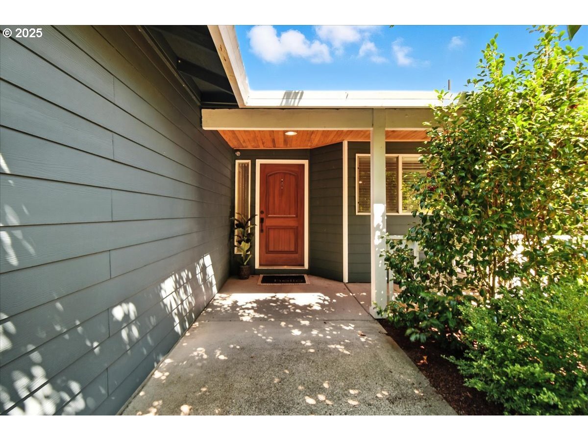 Property Photo:  1711 SW 2nd Ave  WA 98604 