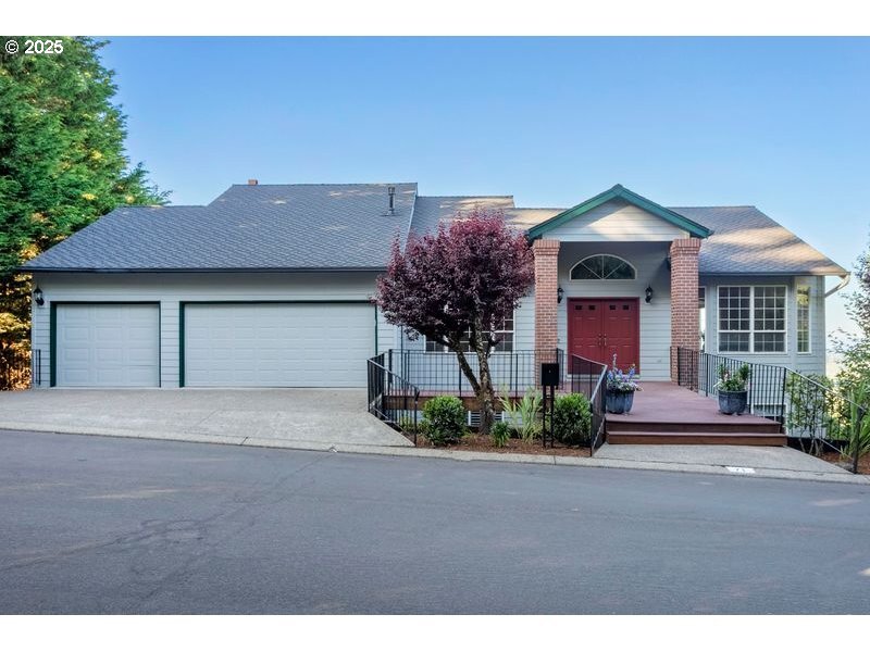 Property Photo: 71 Hidalgo St OR 97035