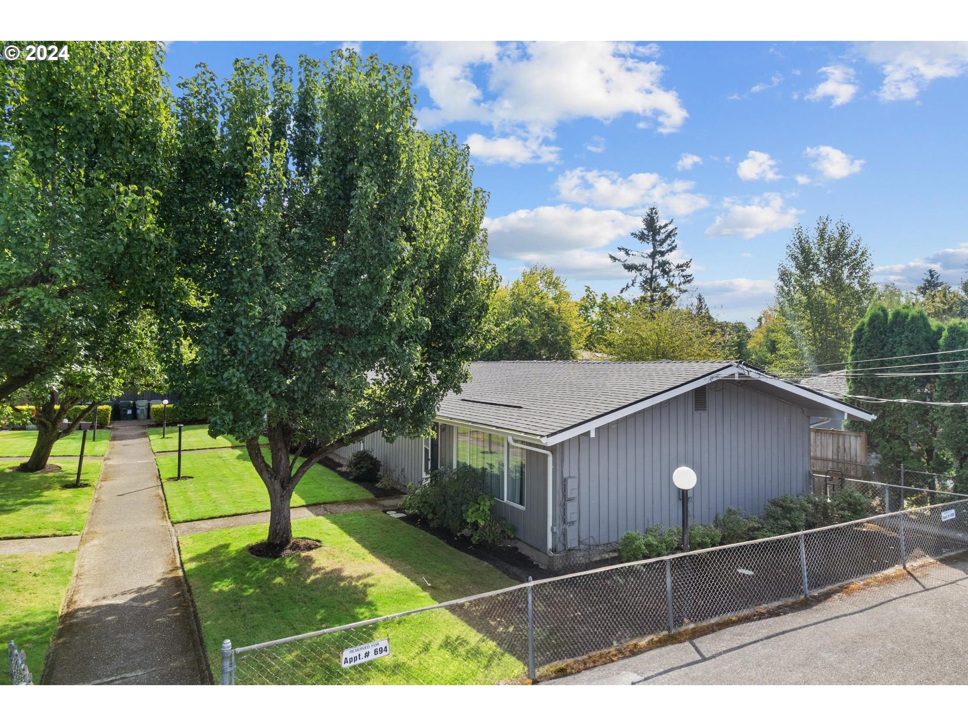 Property Photo: 694 NW Joy Ave OR 97229