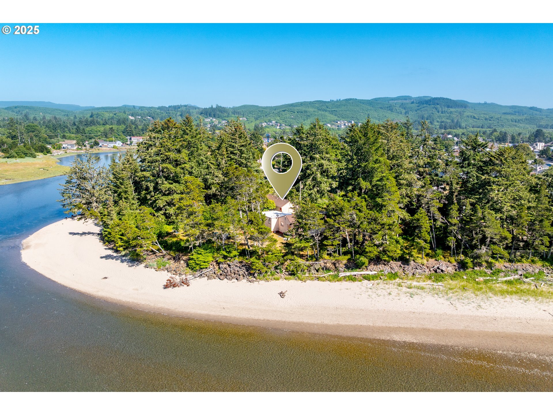 Property Photo: 2624 Neawanna St OR 97138