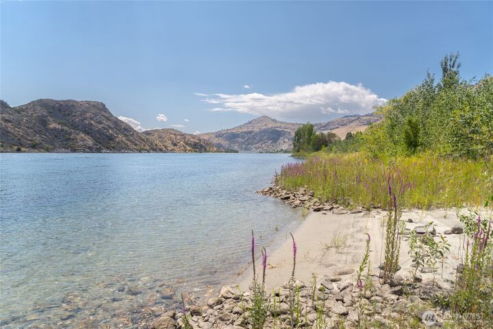 24888  US Hwy 97  Chelan WA 98816 photo