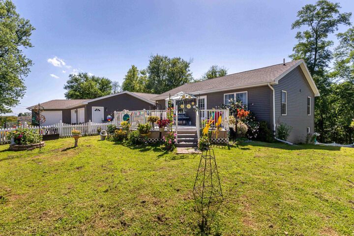 Property Photo: 1 Irvine Court IL 61036