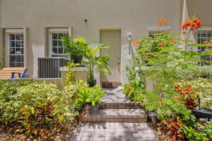 Property Photo: 609 NW 24th Avenue FL 33426