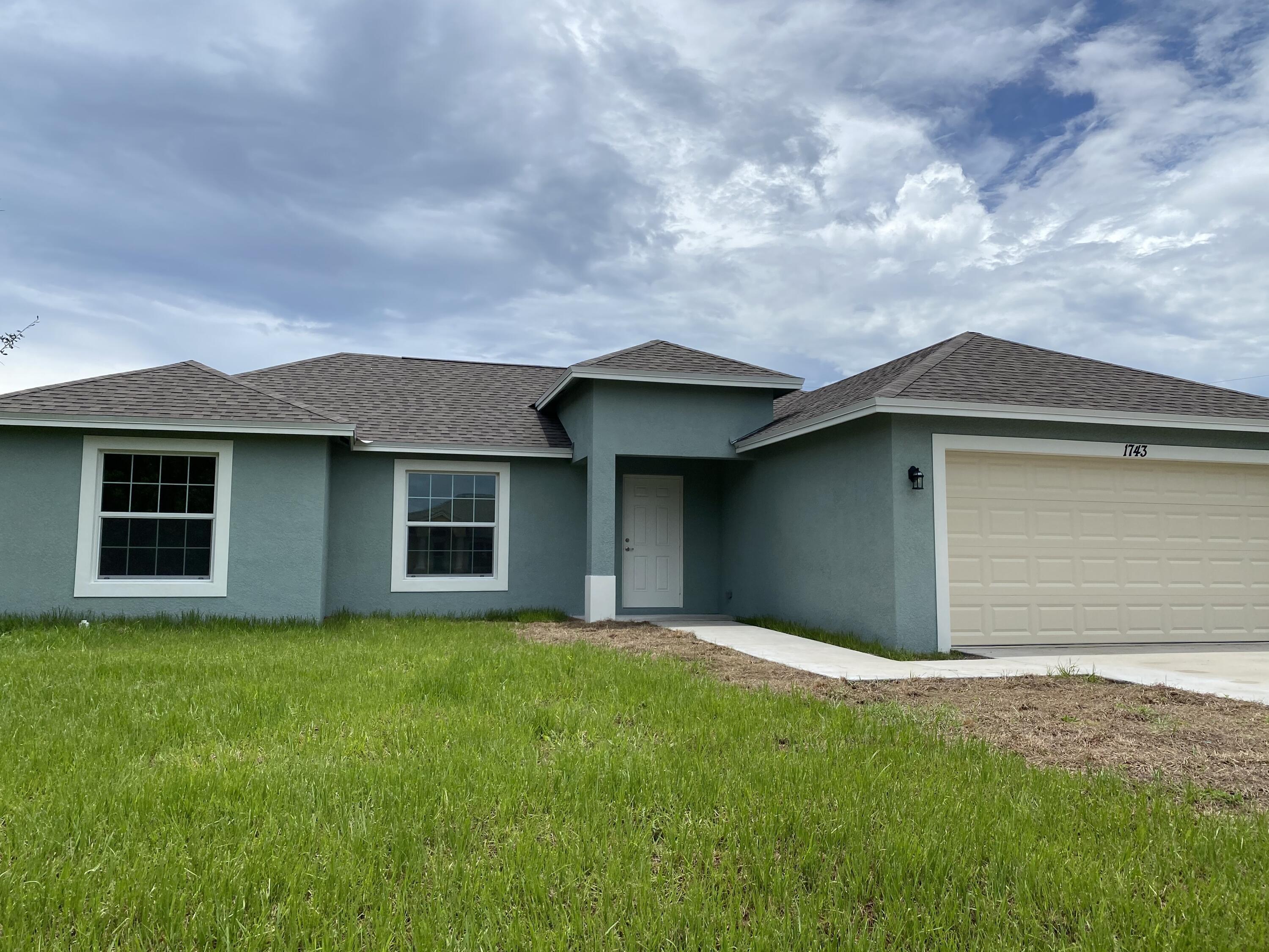 Property Photo:  1743 SE Gaskins Circle  FL 34952 