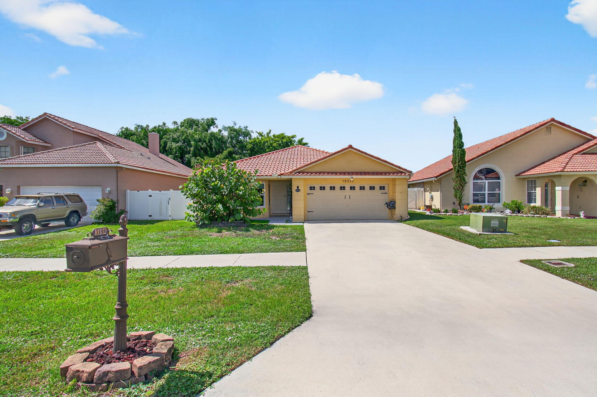 Property Photo: 10332 Islander Drive FL 33498