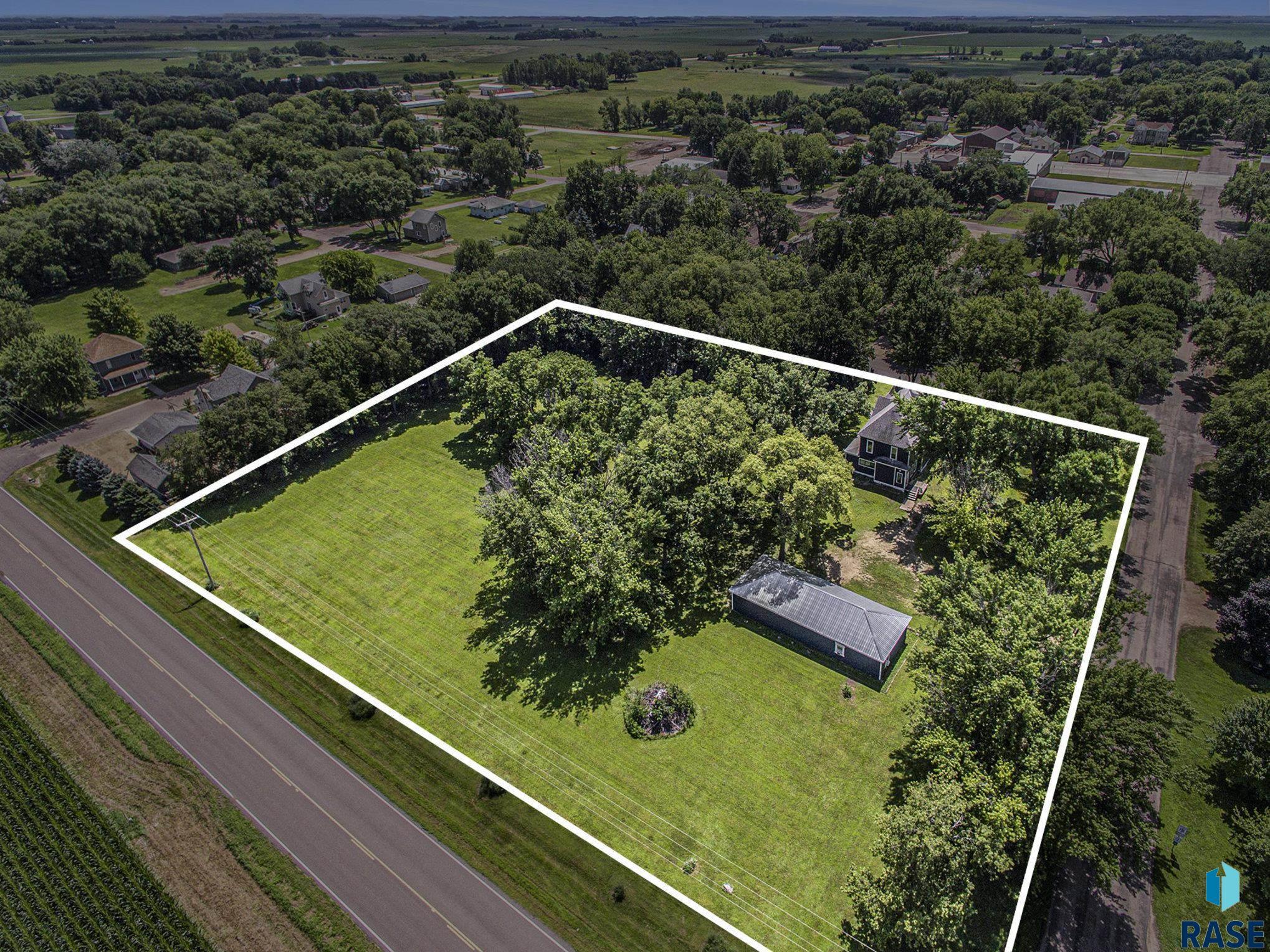 Property Photo:  606 Illinois Ave  SD 57036-2058 